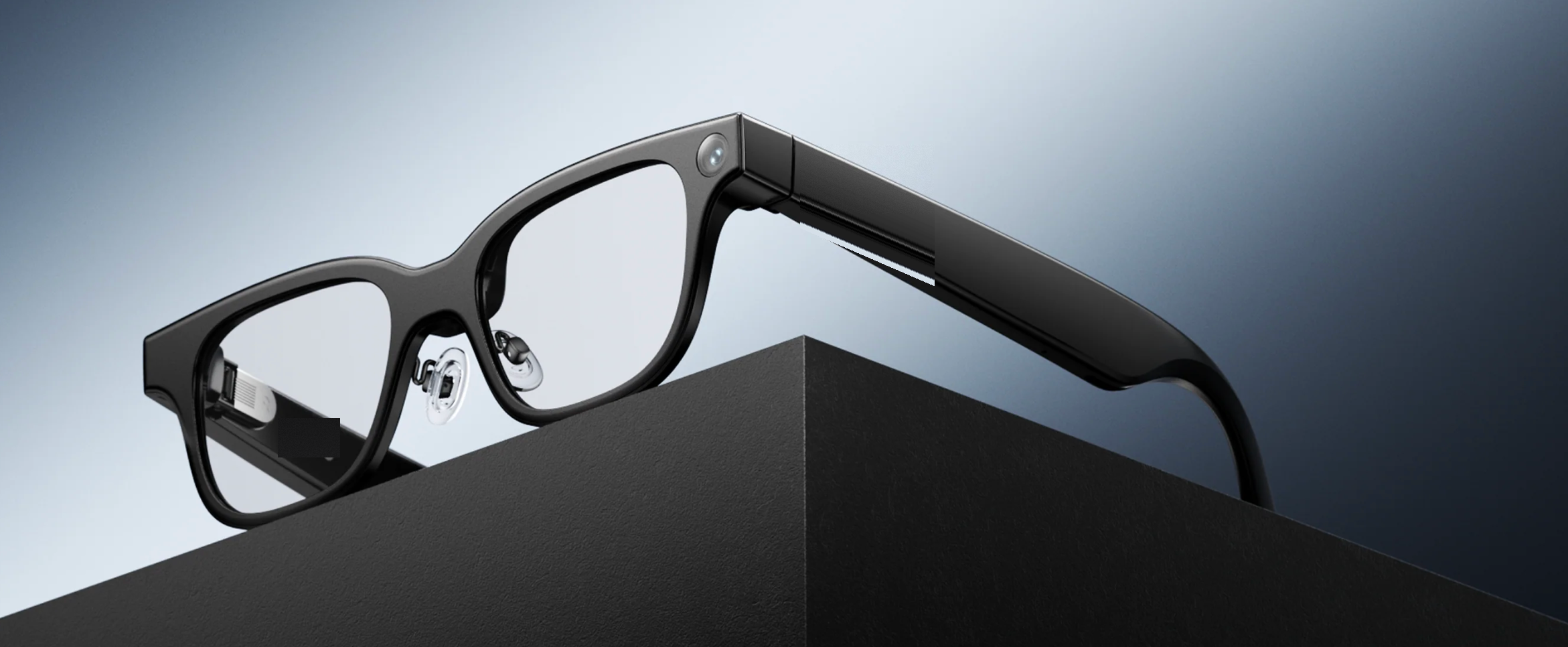 Lightweight AR smart glasses used at accessioning benches